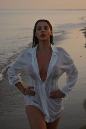 NUEVA EN LA ISLA CON GANAS DE MARCHA Y MUY TRAVIESA