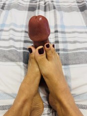 VEN A BESAR MIS PIES