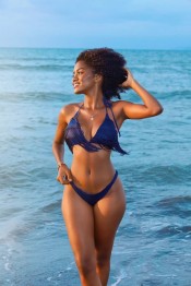 MORENAZA EXQUISITA BOMBA DE SEXO NOVEDAD