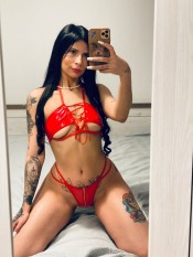 •	“SARA, REINA DE LAS MIRADAS QUE ARDEN”