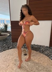 RUBIA MUY GUARRA , FIESTERA , LATINA