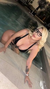 MODELO Y AMIGAS COLOMBINAS 697399380