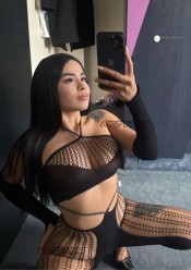 CON PECHOS GRANDES, BOQUITA RICA Y GANAS DE FIESTA