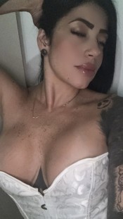 MORENAZA DULCE DE LABIOS CARNOSOS