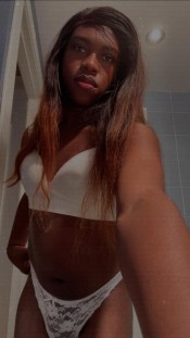 EN L´EIXAMPLE TRANS ARDIENTE DESEOSA DE SEXO