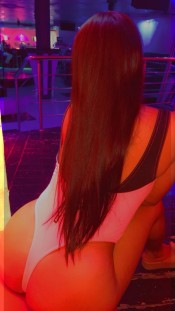 ARDIENTE LATINA CON GANAS DE SEXO Y LUJURIA