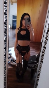 ESPAñOLA JOVENCITA EN TORRENTE  24 AñOS MUY JUGUETONA