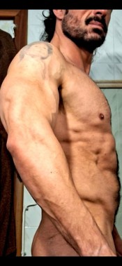 GIGOLÓ SOLO PARA MUJERES