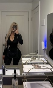 FIESTERA HERMOSA RUBIA