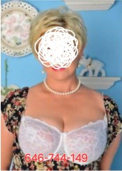 GALLEGA SESENTONA MADURITA ELEGANTE