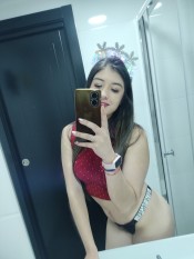 SOFFIA ARDIENTE Y JUGUETONA