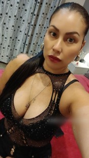 JULIA MASAJE EN TANGA Y FRANCéS