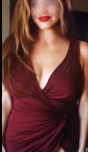 EXUBERANTE RUBIA MADURITA ESPERANDOTE