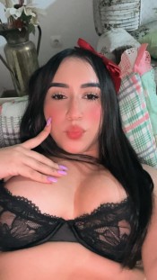 GUAPA ENCANTADORA PARA UN RATO RICO POR ÚBEDA BAEZA