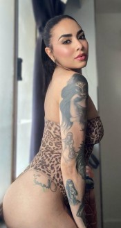 MUJER SIN LIMITES EN LA CAMA COMPLACIENTE A TOPE