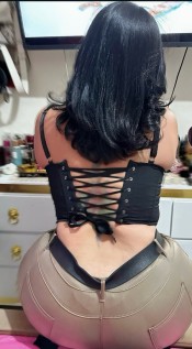 HERMOSA VENEZOLA, QUIERES PASARLA BIEN?