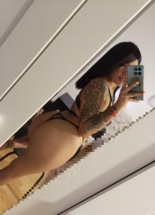 MUJER COMPLACIENTE CARIÑOSA A TOPE EN LAS BASES