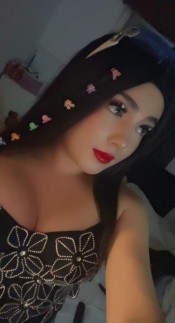 EMILY TRANS LATINA SEXY Y COMPLACIENTE