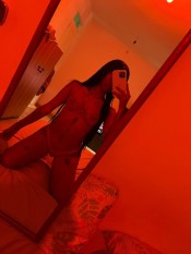 JOVENCITA DESPIADA POR EL PLACER Y LA FIESTA