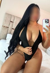 LUNA HERMOSA MUJER COLOMBIANA