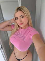 ACOMPAñANTE Y A MUY CARIñOSA UNA MUJER AGRADABL