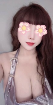 ASIáTICA MUY  CACHONDA DISPUESTA A TODO