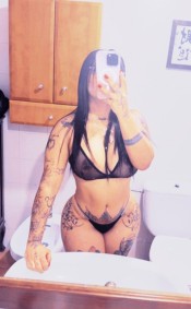 MUY PUTITA Y COMPLACIENTE