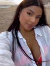 JOVEN CULONA NATURAL CON CURVAS MORENAS, FIESTERA,