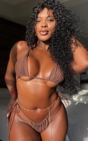 ARDIENTE BRASILEÑA MUY FESTEIRA Y MUY VICOSA HOT - EL JACA - CAPITAL