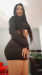 GUAPíSIMA ESCULTURAL SEDIENTA DE VERGA