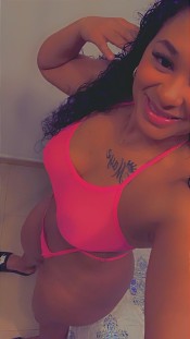 MORENITA FIESTERA LO MAMA RICO