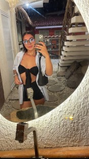 JOVENCITA HERMOSA CACHONDA Y GARGANTA PROFUNDA