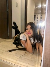 EN EL ZAPILLO ENCANTADORA PROVOCATIVA ARDIENTE