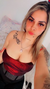 LATINA FIESTERA Y COMPLACIENTE