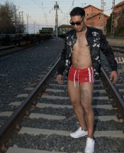 LATINO MASAJISTA MUY COMPLACIENTE