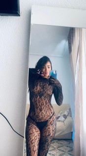 LATINA GUARRA Y CACHONDA