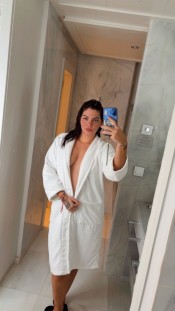 MI CUERPO SUPLICA EN SILENCIO: TóCAME, áBREME, HAZME TUYA