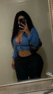 MORENA CON CURVAS JOVENCITA DE 22 AñOS GOLOSA CON AMIGAS