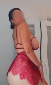 LATINA ARDIENTE Y VOLUPTUOSA