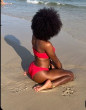 NEGRA CULONA EN CAMAS