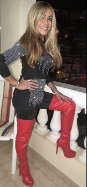 COMPLACIENTE  DISPUESTA AL PLACER  LOS CRISTIANOS