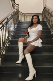 MORENA CALIENTE Y GUAPETONA PARA TUS RATOS