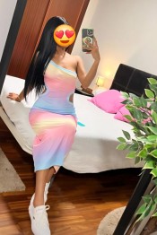 SHANTAL COMPAñíA DE LUJO, DELGADA Y CARIñOSA