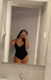 LATINA CALIENTE EN LUGONES