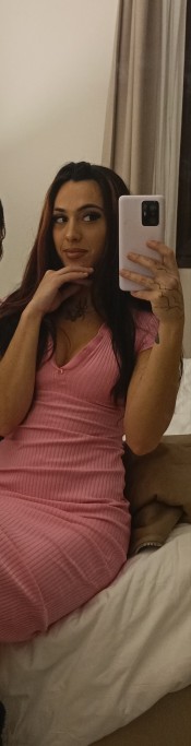 ESPAñOLA CHICA MORENA ESCORT