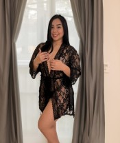 JOVEN MUY CARIñOSA DE CURVAS GRANDES