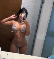 HERMOSA MORENA LATINA