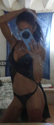 MORENA FIESTERA PINOSO SALIDAS VíDEOLLAMADAS