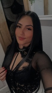 BELLISIMA COLOMBIANA DE CABELLO NEGRO, NOVEDAD EN PALMA