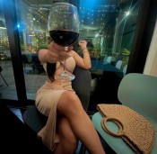 DULZURA, MISTERIO Y SONRISAS QUE DESPIERTAN CURIOS EN SANTA CRISTINA D'ARO